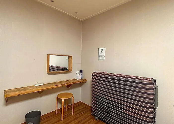 Apartment Spring Of Seogyo 307, 5 Minutes On Foot From Hongik Station Seoul