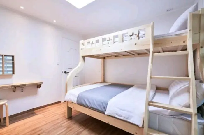 Апартаменты Spring Of Seogyo 307, 5 Minutes On Foot From Hongik Station *