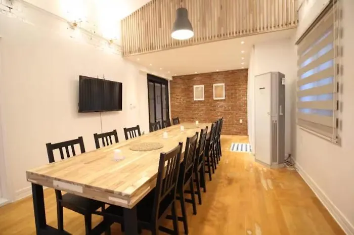 Апартаменты Spring Of Seogyo 307, 5 Minutes On Foot From Hongik Station